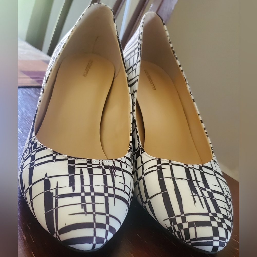 Liz Claiborne Heels size 9 1/2 M